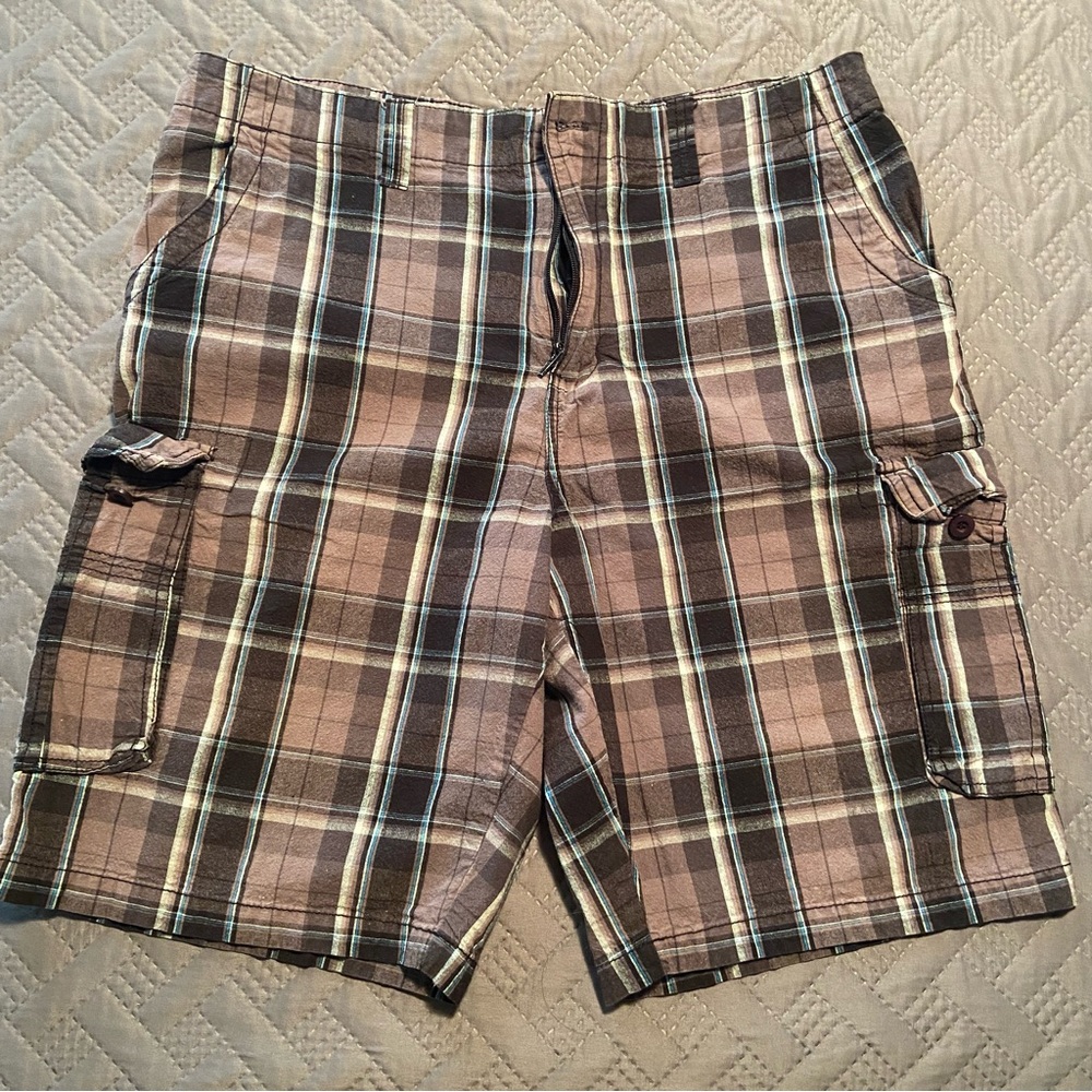 Beverly Hills Polo Club Mens Cargo Shorts Size 36 Grey, Blue Plaid Shorts